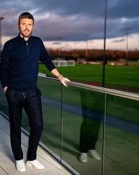 星空体育首页-弗爵爷力荐+更衣室力挺，卡里克时隔5年再次“救火”曼联|索尔斯克亚|米堡|弗格森|主帅|教练_新浪体育_新浪新闻