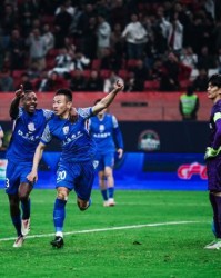 星空体育平台-他是传奇！于汉超玄学再发威 德比战差点掀翻海港