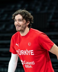 星空体育APP-奥斯曼：这会是最精彩的一届欧锦赛 每个队都派出了最强阵