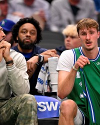 弗拉格谈浓眉被交易：祝他和其他队友一切顺利 很庆幸我还在队内