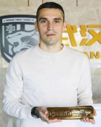 星空体育APP-斯坦丘领奖心路：金钱没改变我 12月底带金牌回家！